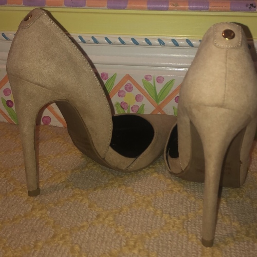 Heels - Picture 3 of 6